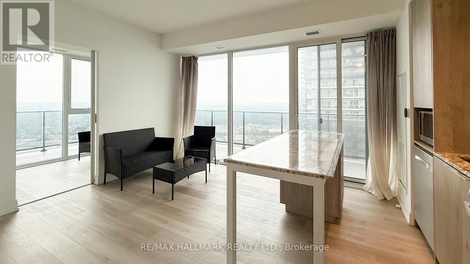 Photo 4 of 4002 70 Annie Craig Drive, Toronto ON