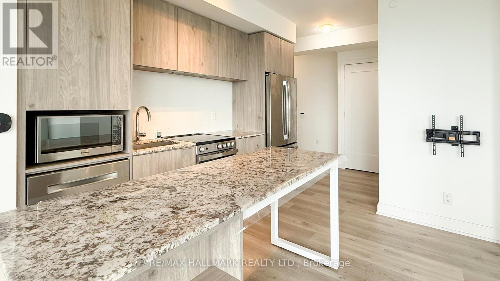 Photo 5 of 4002 70 Annie Craig Drive, Toronto ON