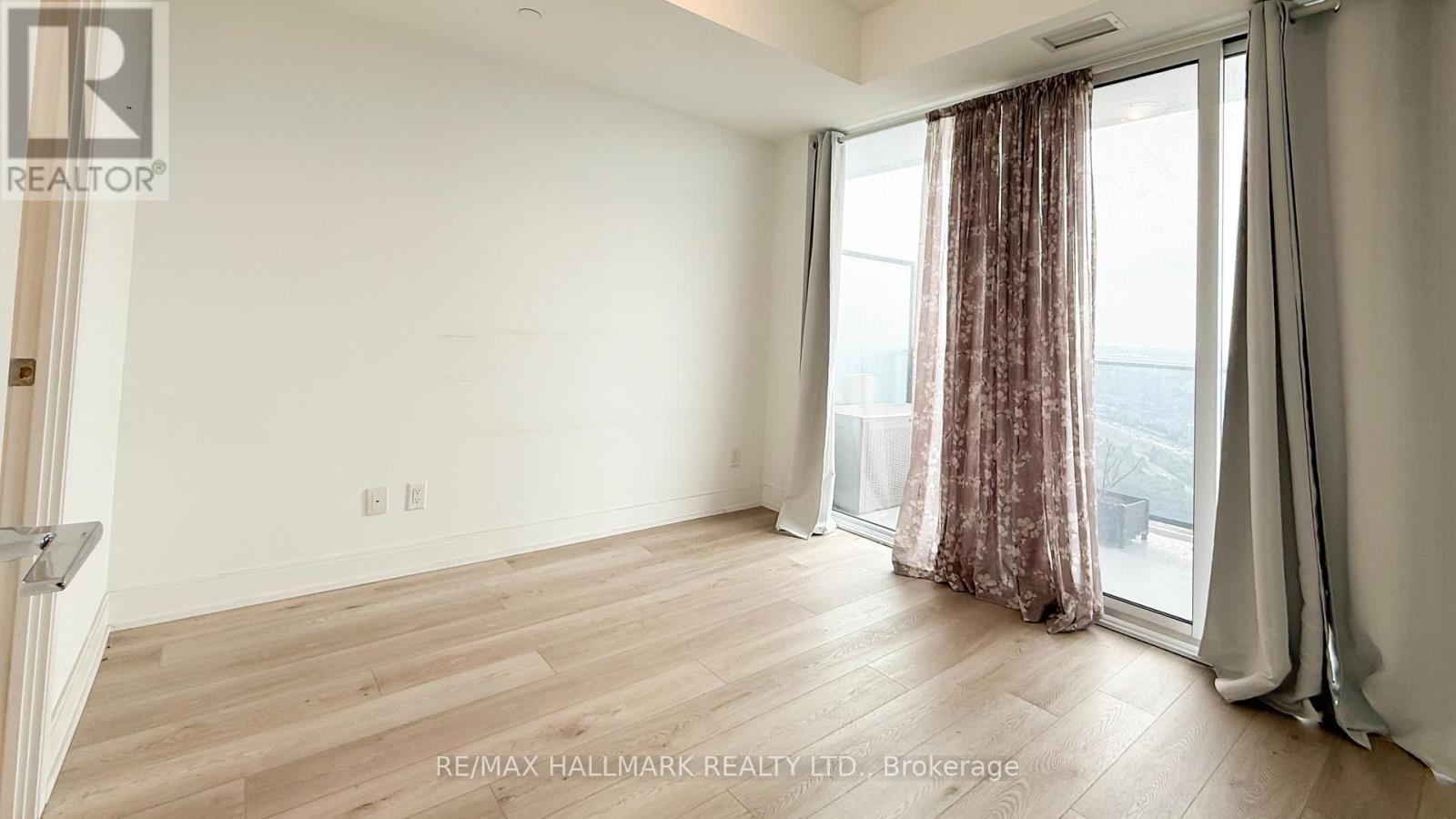 Photo 9 of 4002 70 Annie Craig Drive, Toronto ON