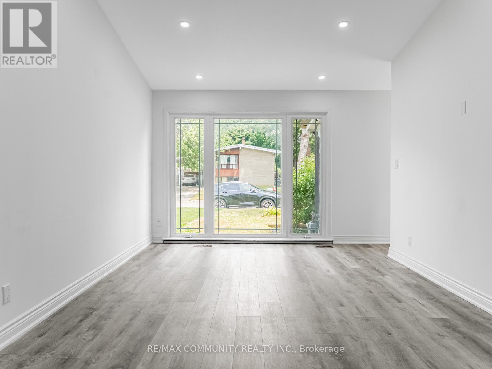 Photo 12 of 5 Langwith Court, Brampton ON