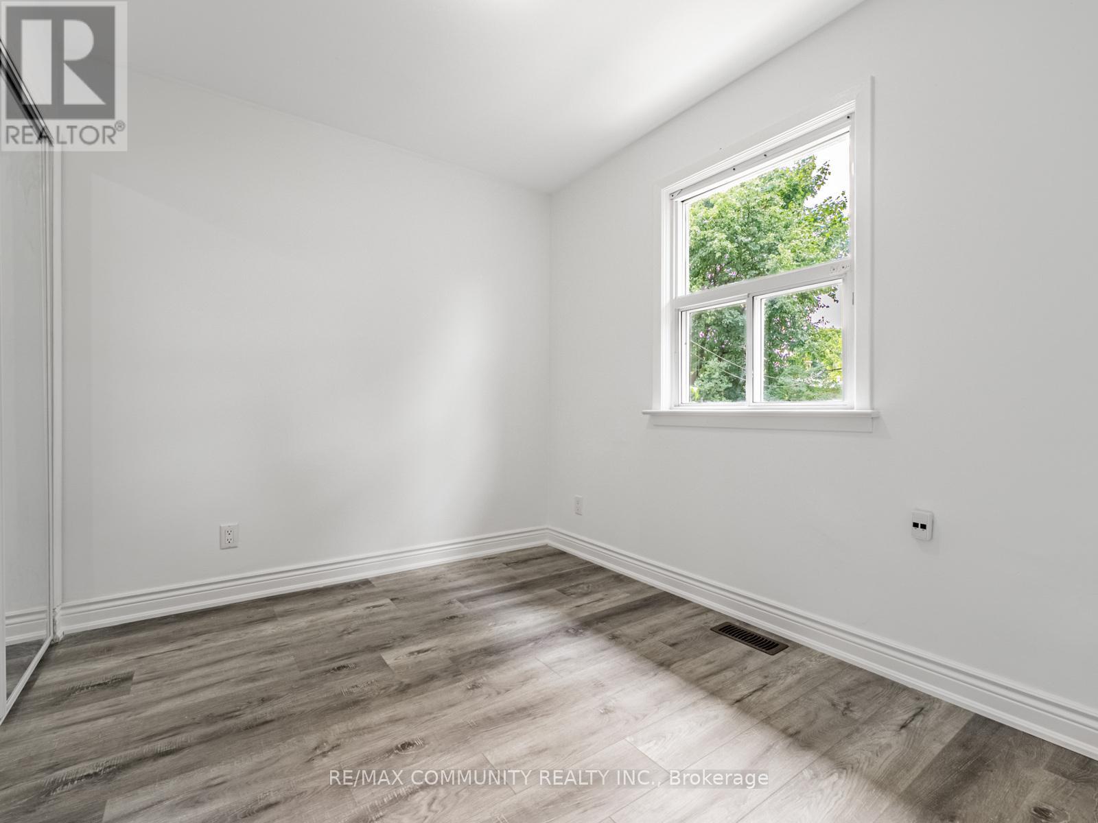 Photo 11 of 5 Langwith Court, Brampton ON