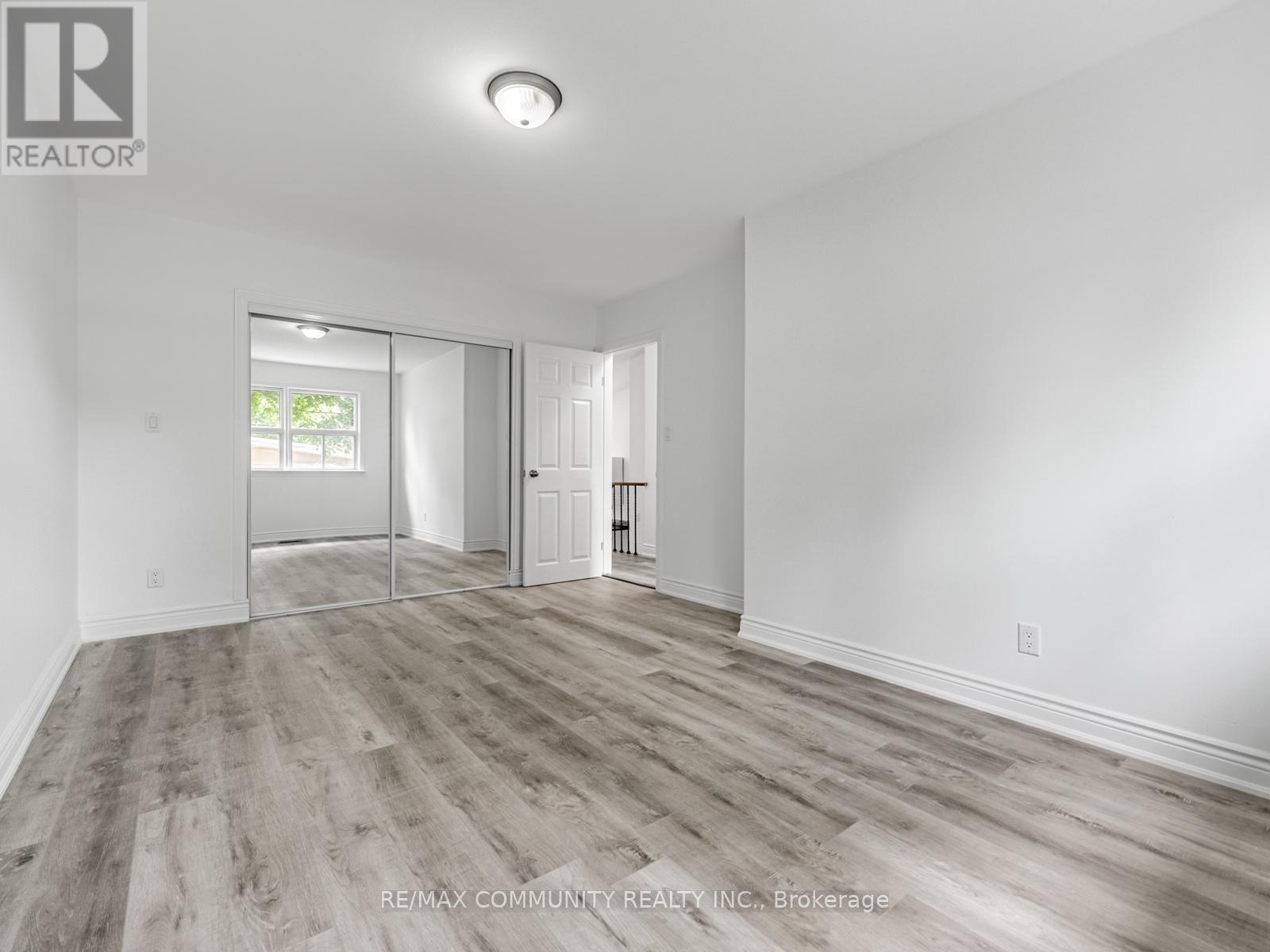 Photo 10 of 5 Langwith Court, Brampton ON
