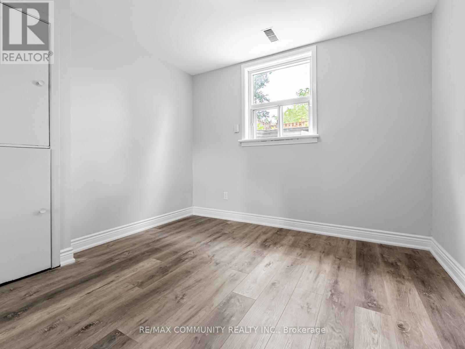 Photo 7 of 5 Langwith Court, Brampton ON