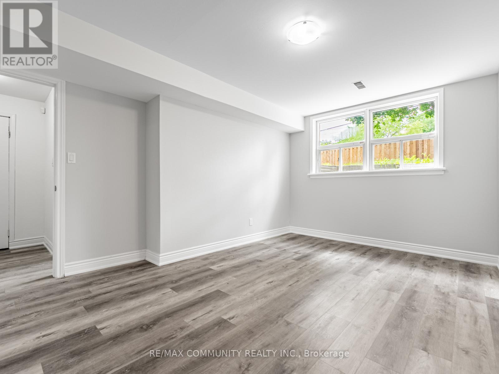 Photo 6 of 5 Langwith Court, Brampton ON
