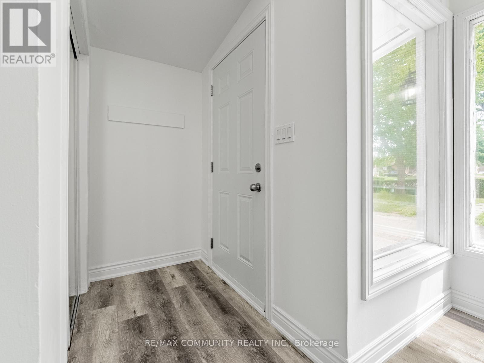 Photo 1 of 5 Langwith Court, Brampton ON