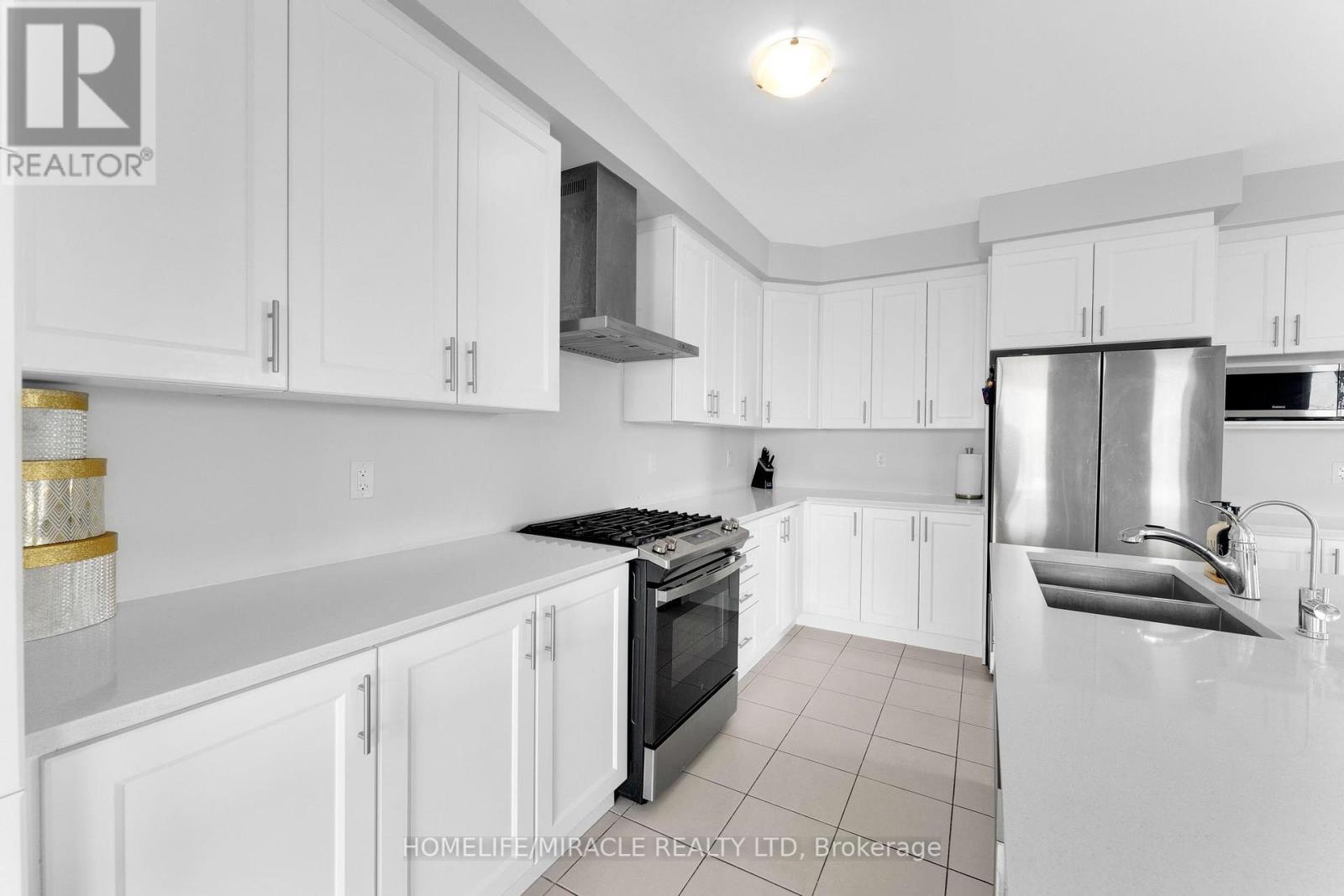 Photo 12 of 815 Sobeski Avenue, Woodstock ON