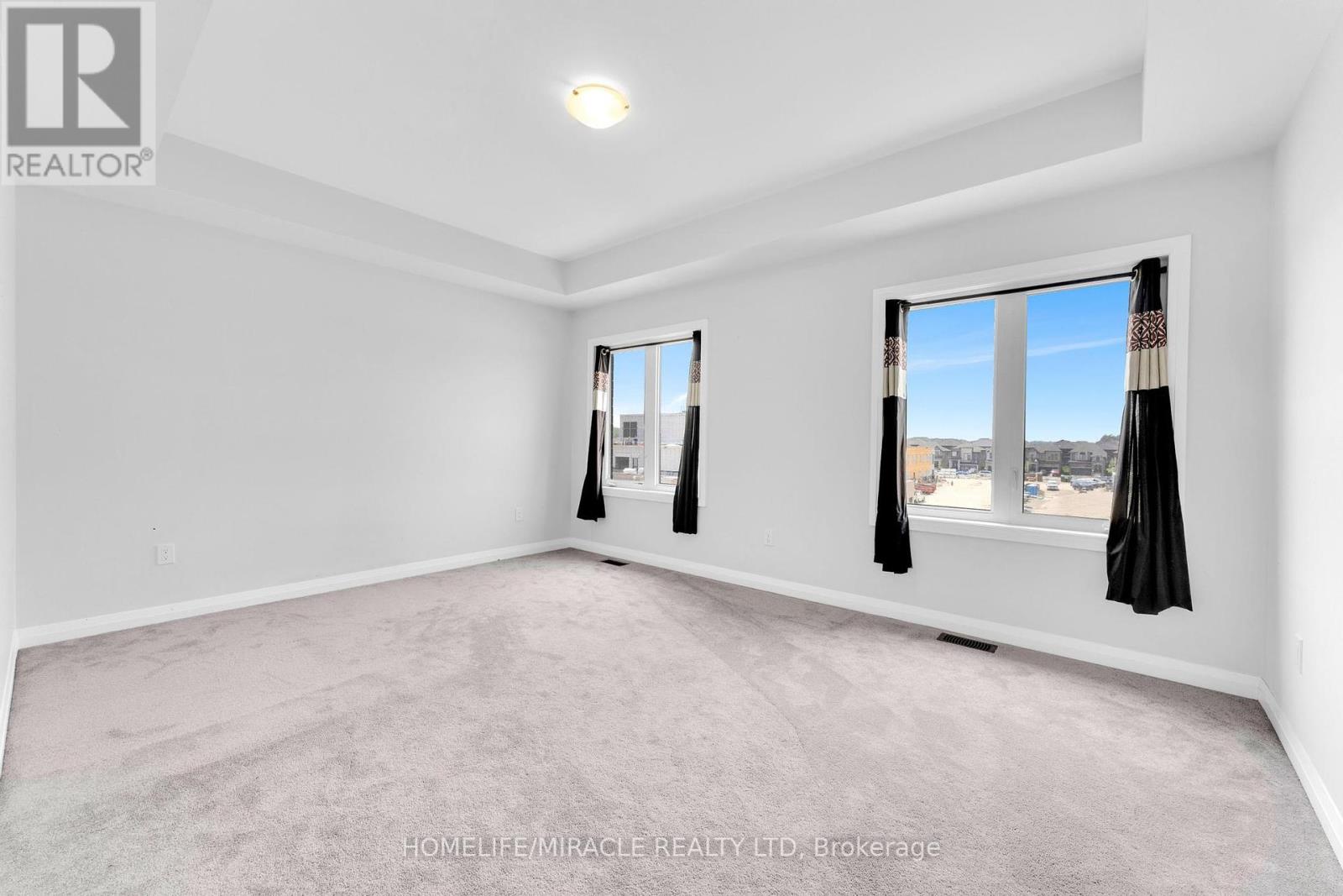 Photo 19 of 815 Sobeski Avenue, Woodstock ON