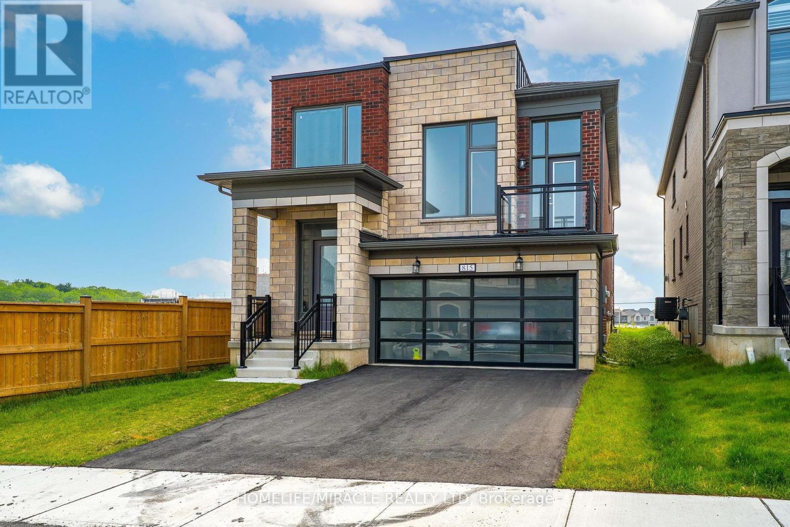 Photo 3 of 815 Sobeski Avenue, Woodstock ON