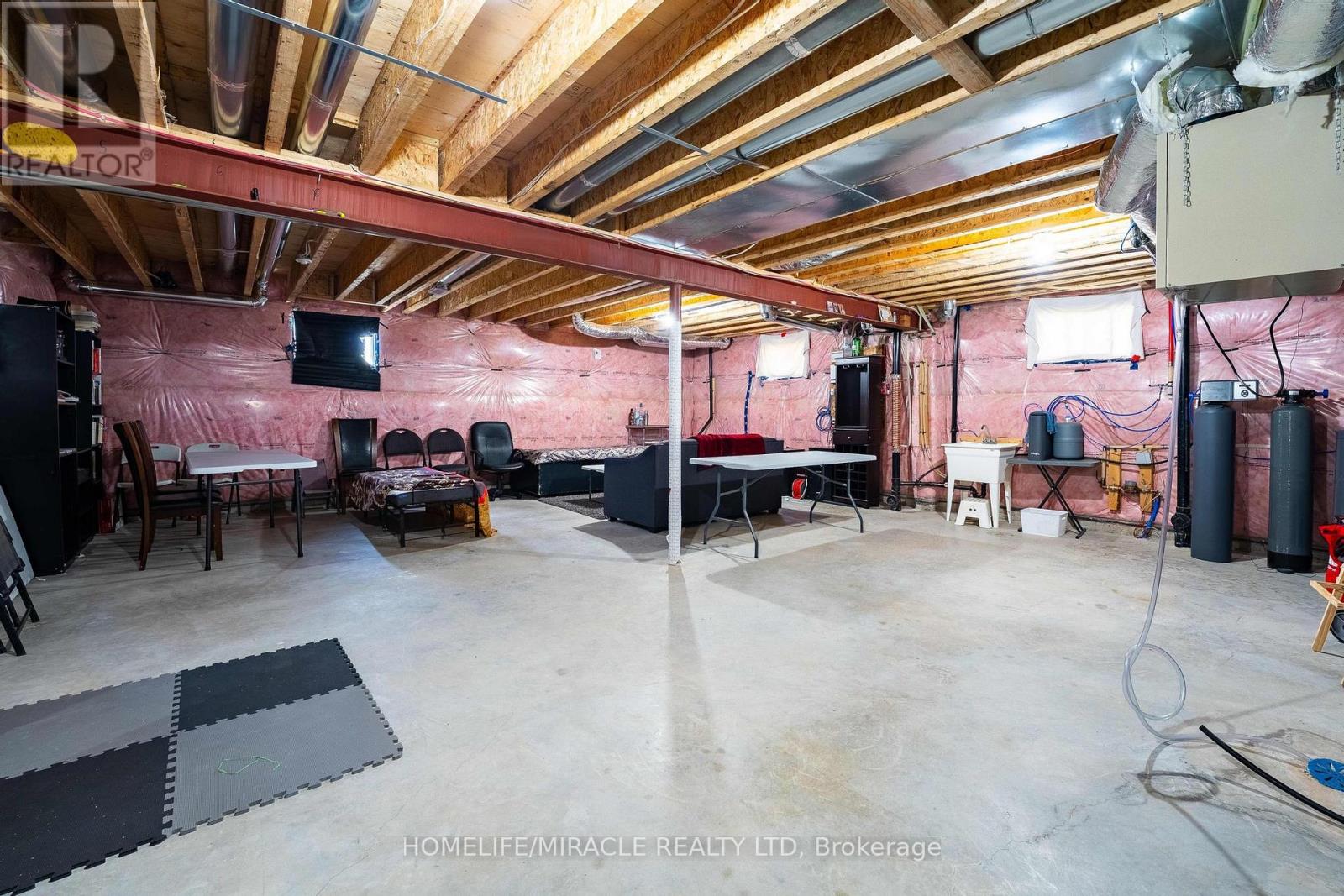 Photo 31 of 815 Sobeski Avenue, Woodstock ON