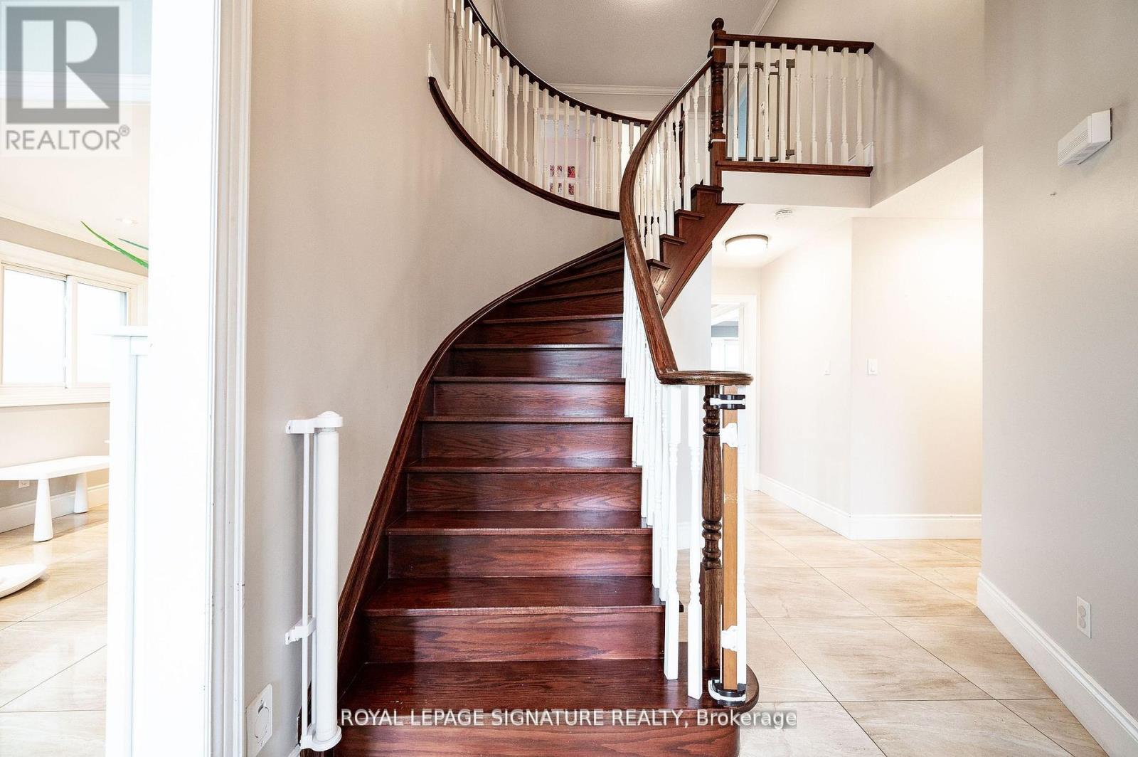 Photo 25 of 37 Riviera Ridge, Hamilton ON