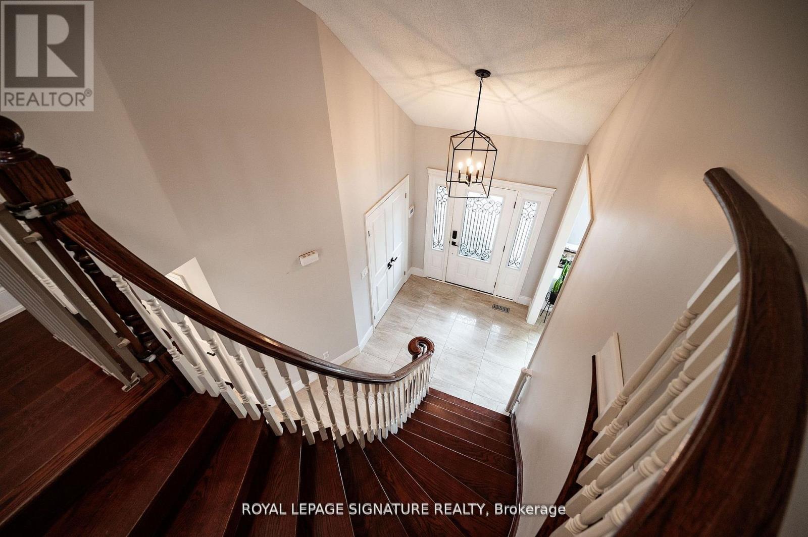 Photo 9 of 37 Riviera Ridge, Hamilton ON