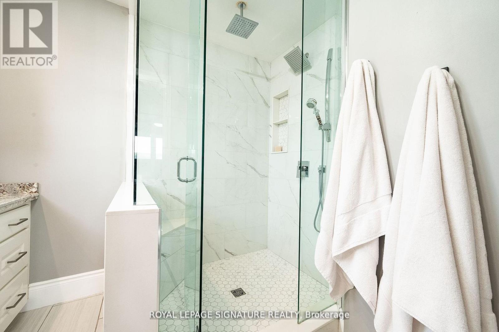 Photo 19 of 37 Riviera Ridge, Hamilton ON
