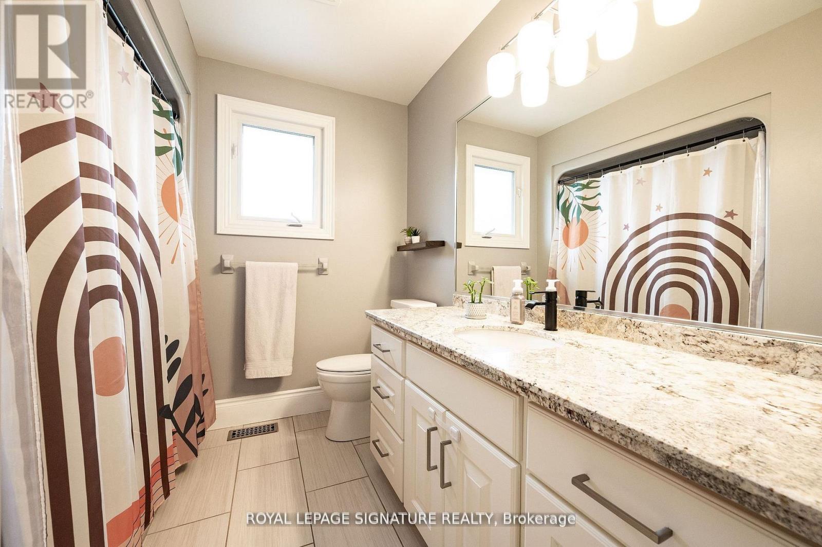 Photo 18 of 37 Riviera Ridge, Hamilton ON