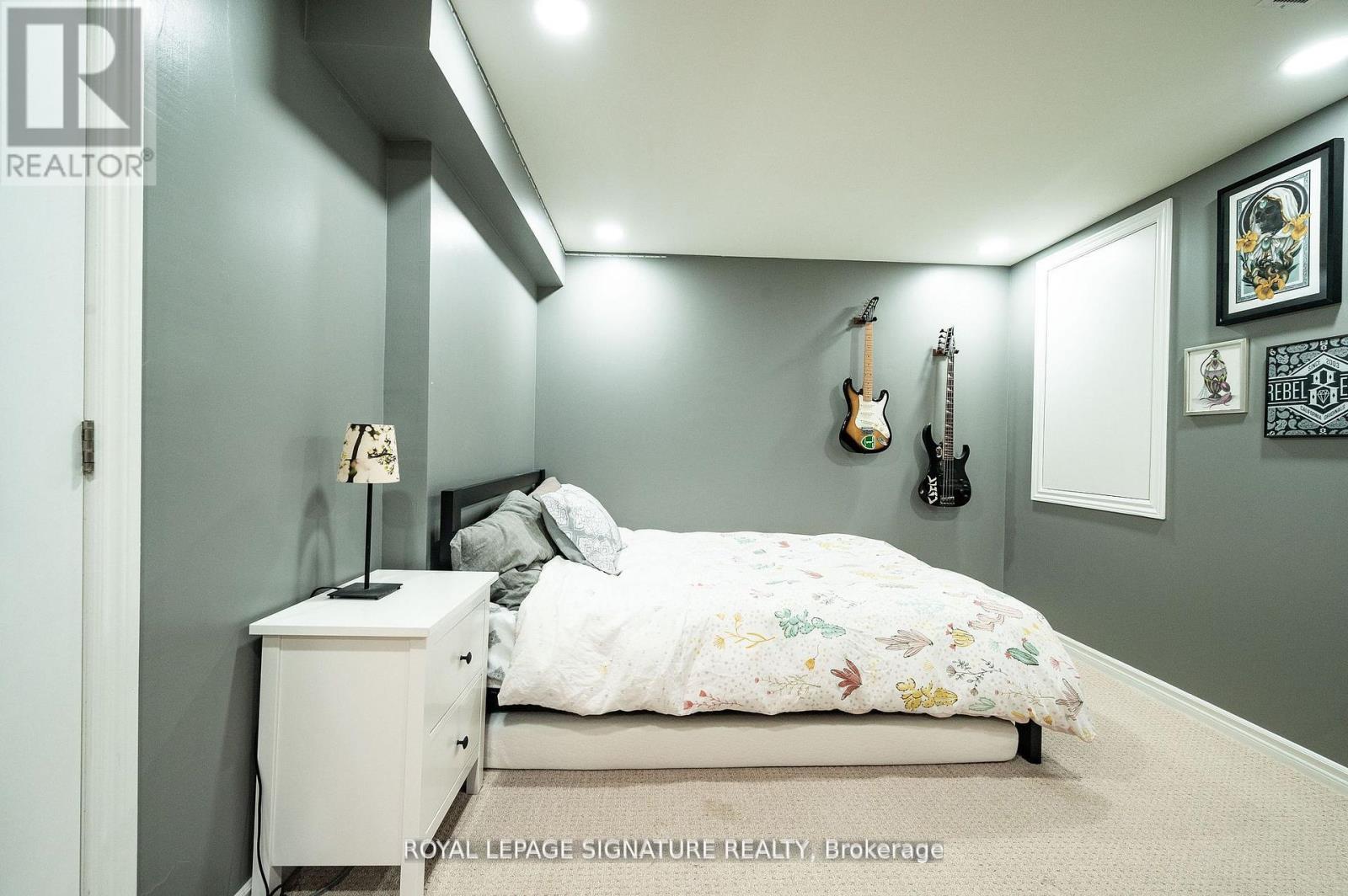 Photo 17 of 37 Riviera Ridge, Hamilton ON