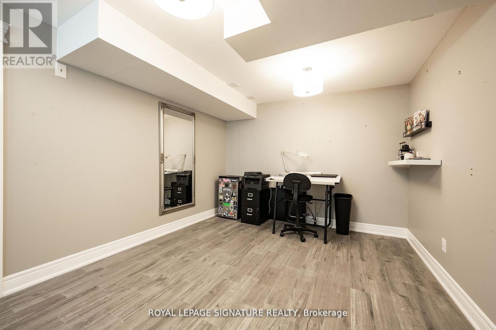 Photo 21 of 37 Riviera Ridge, Hamilton ON