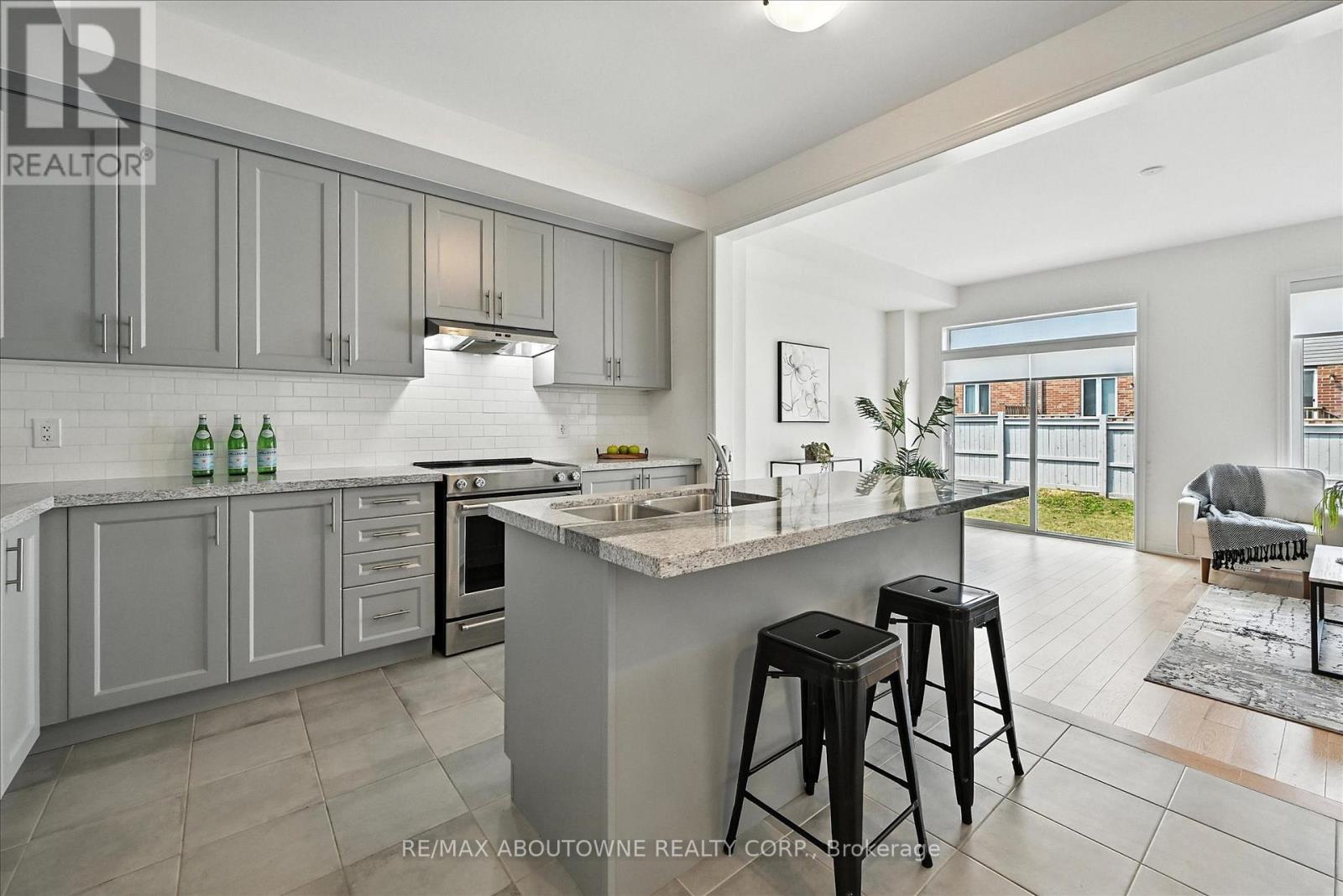 Photo 33 of 353 Raymond Road, Hamilton ON
