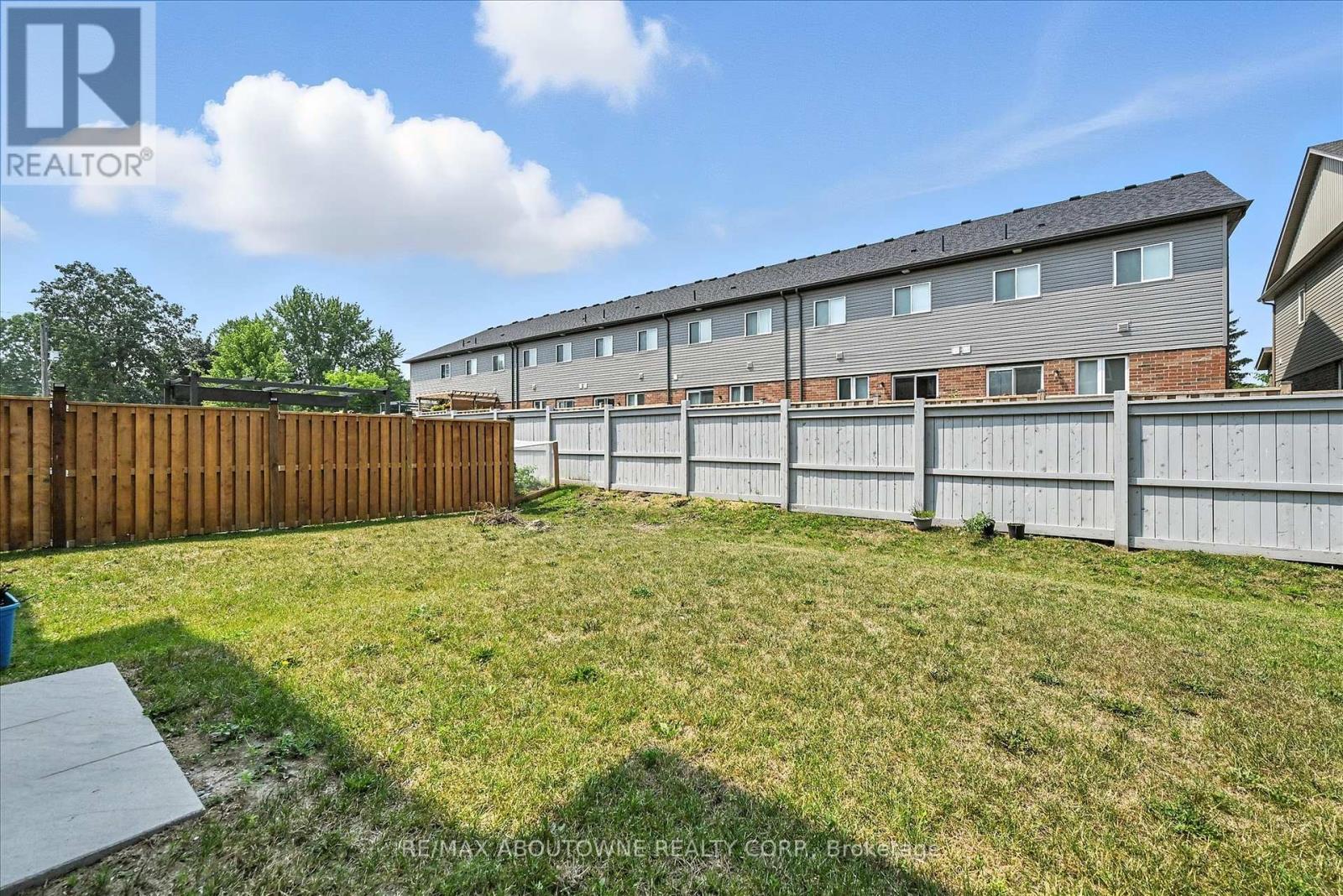 Photo 8 of 353 Raymond Road, Hamilton ON