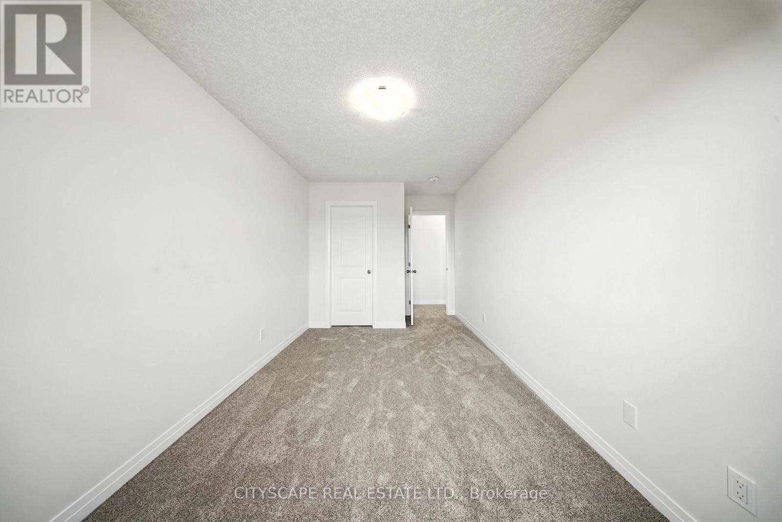 Photo 6 of 39 Rivergreen Crescent, Cambridge ON