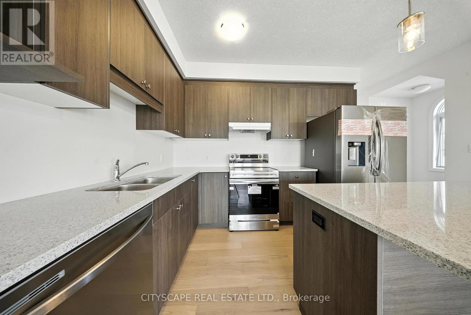 Photo 18 of 39 Rivergreen Crescent, Cambridge ON