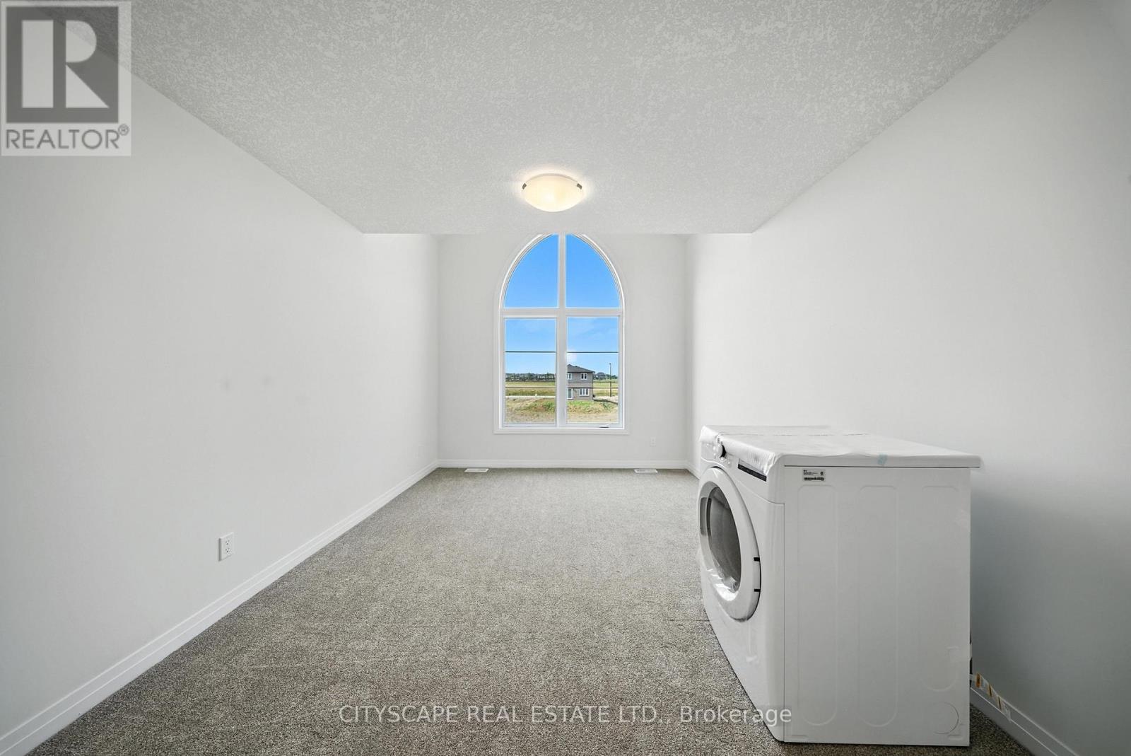 Photo 7 of 39 Rivergreen Crescent, Cambridge ON