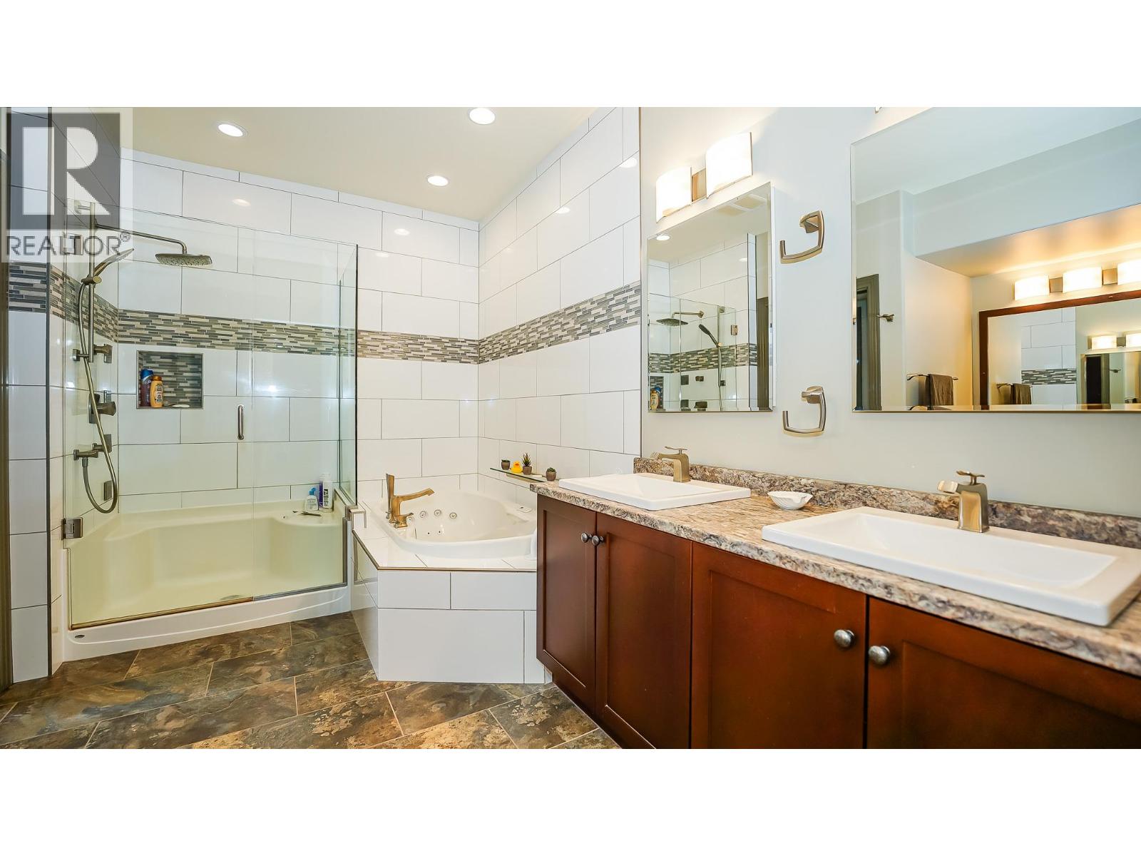 302 160 Harbourfront Drive, Salmon Arm