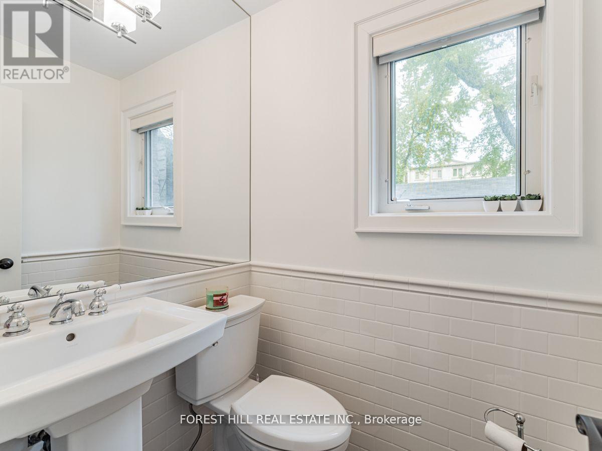 Photo 8 of 3022 A Bayview Avenue, Toronto ON