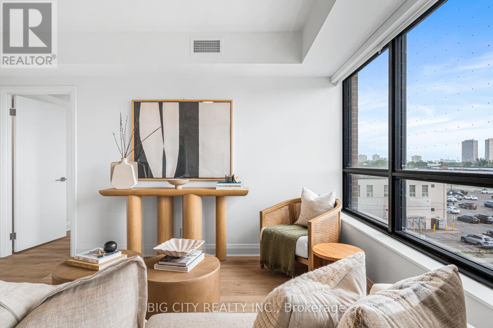 Photo 5 of 317 36 Brentcliffe Road, Toronto ON