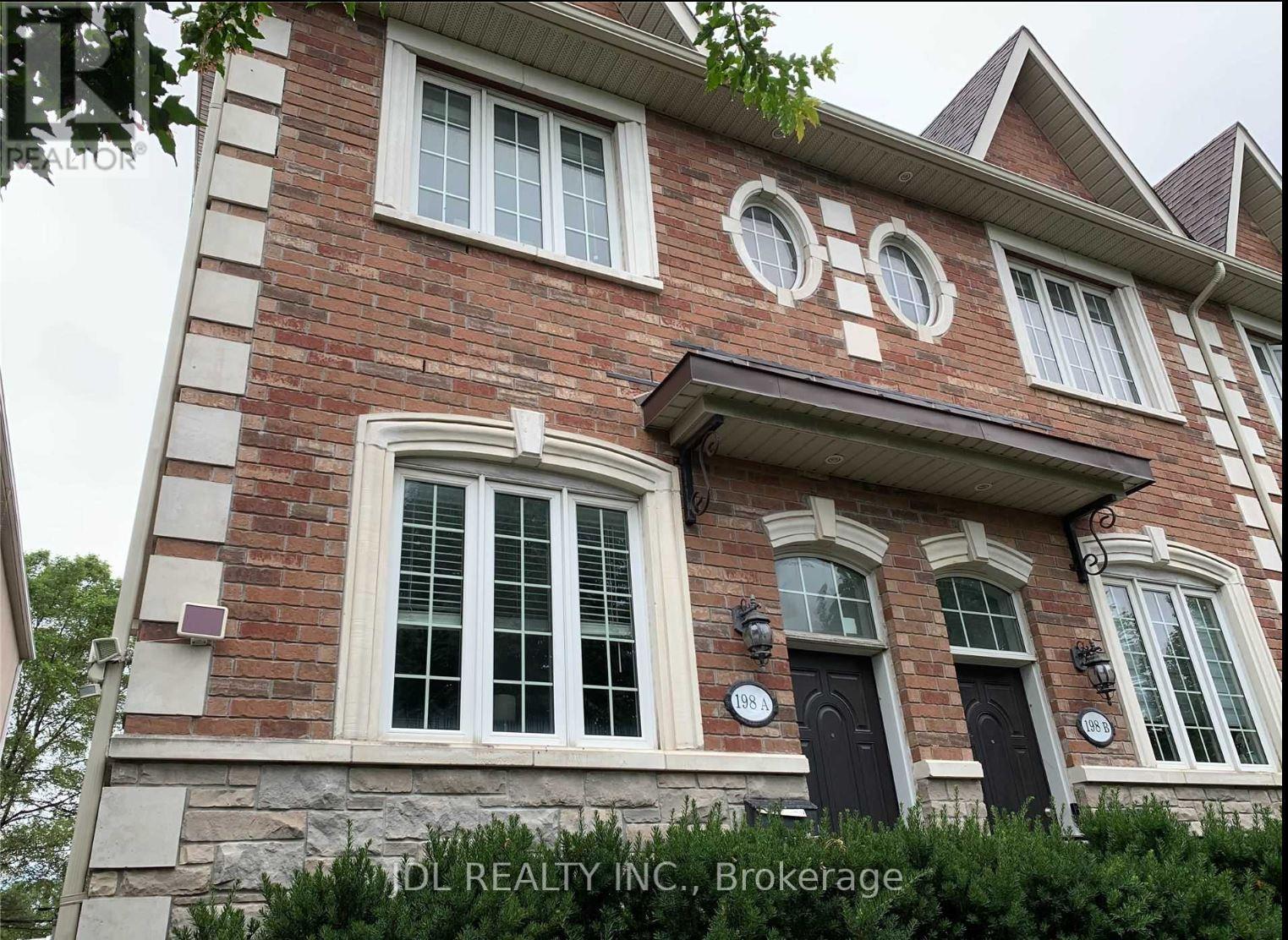 Photo 3 of 198 A Finch Avenue E, Toronto ON