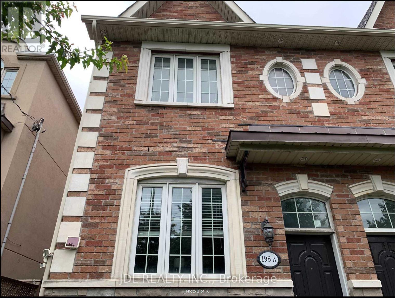 Photo 6 of 198 A Finch Avenue E, Toronto ON