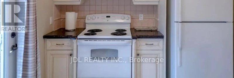 Photo 7 of 198 A Finch Avenue E, Toronto ON