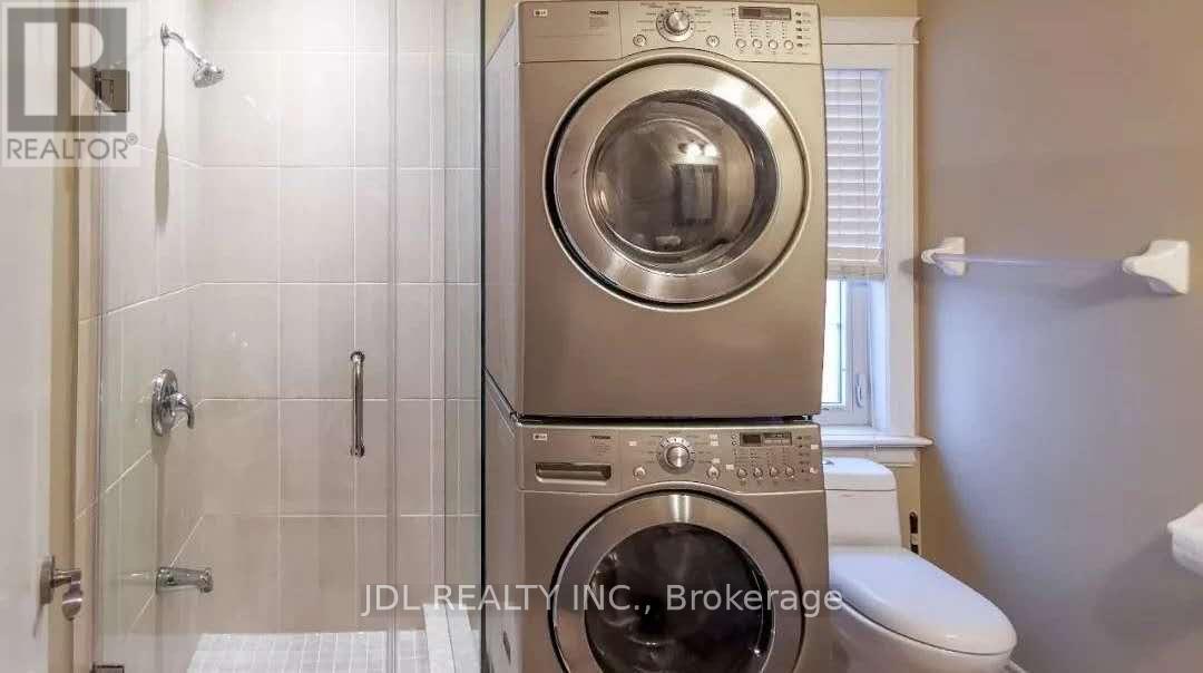 Photo 1 of 198 A Finch Avenue E, Toronto ON
