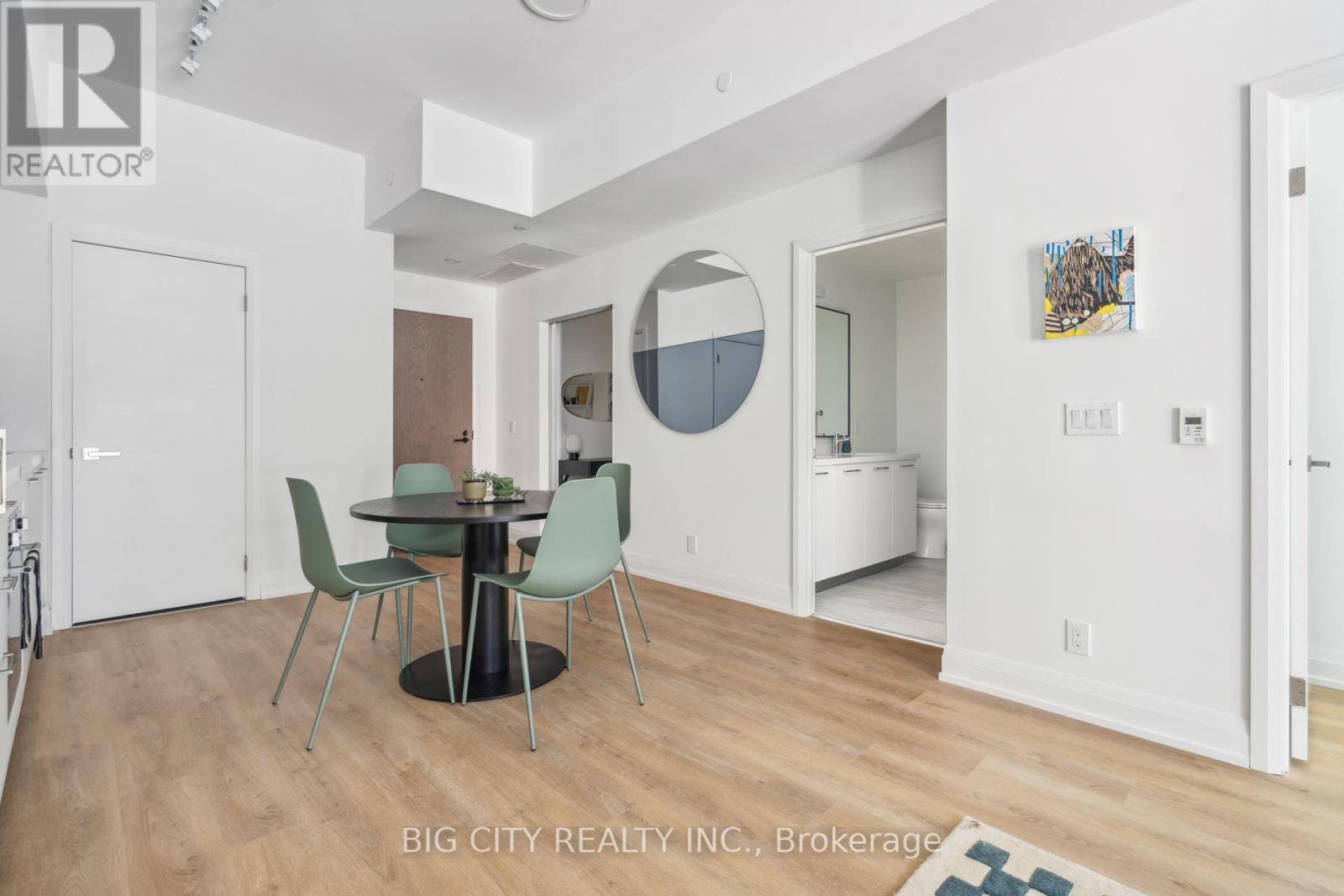 Photo 4 of 305 36 Brentcliffe Road, Toronto ON