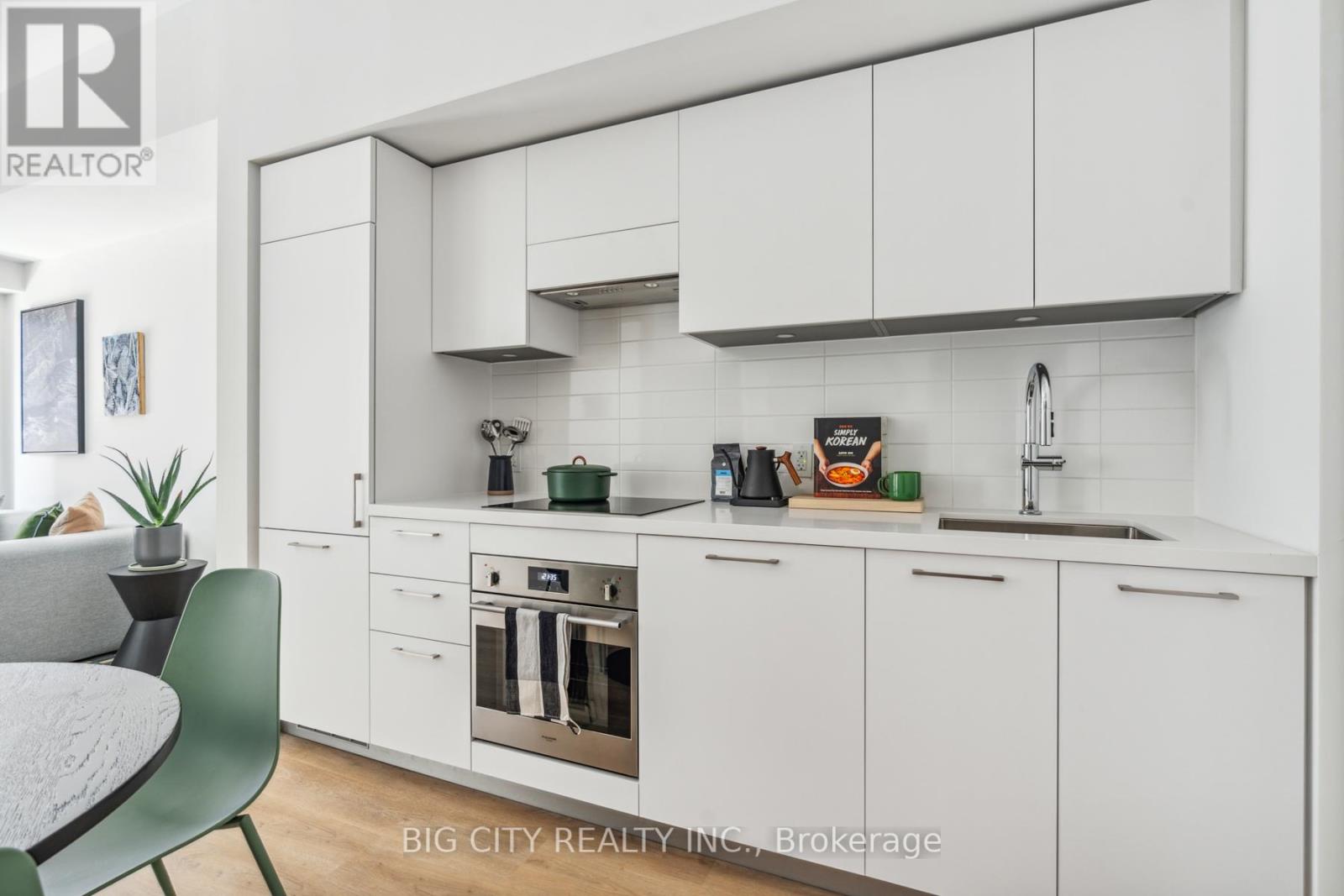Photo 5 of 305 36 Brentcliffe Road, Toronto ON