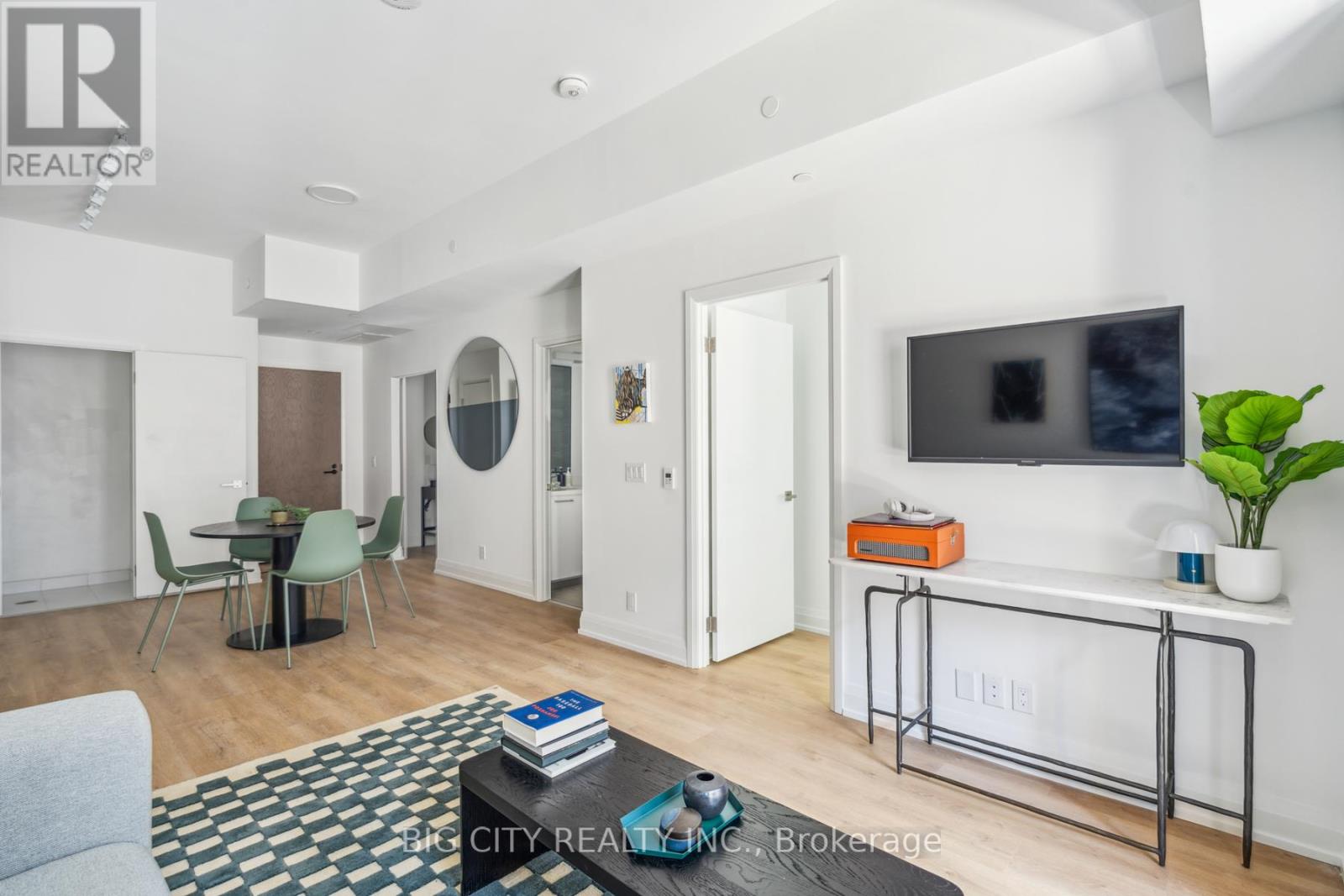 Photo 7 of 305 36 Brentcliffe Road, Toronto ON