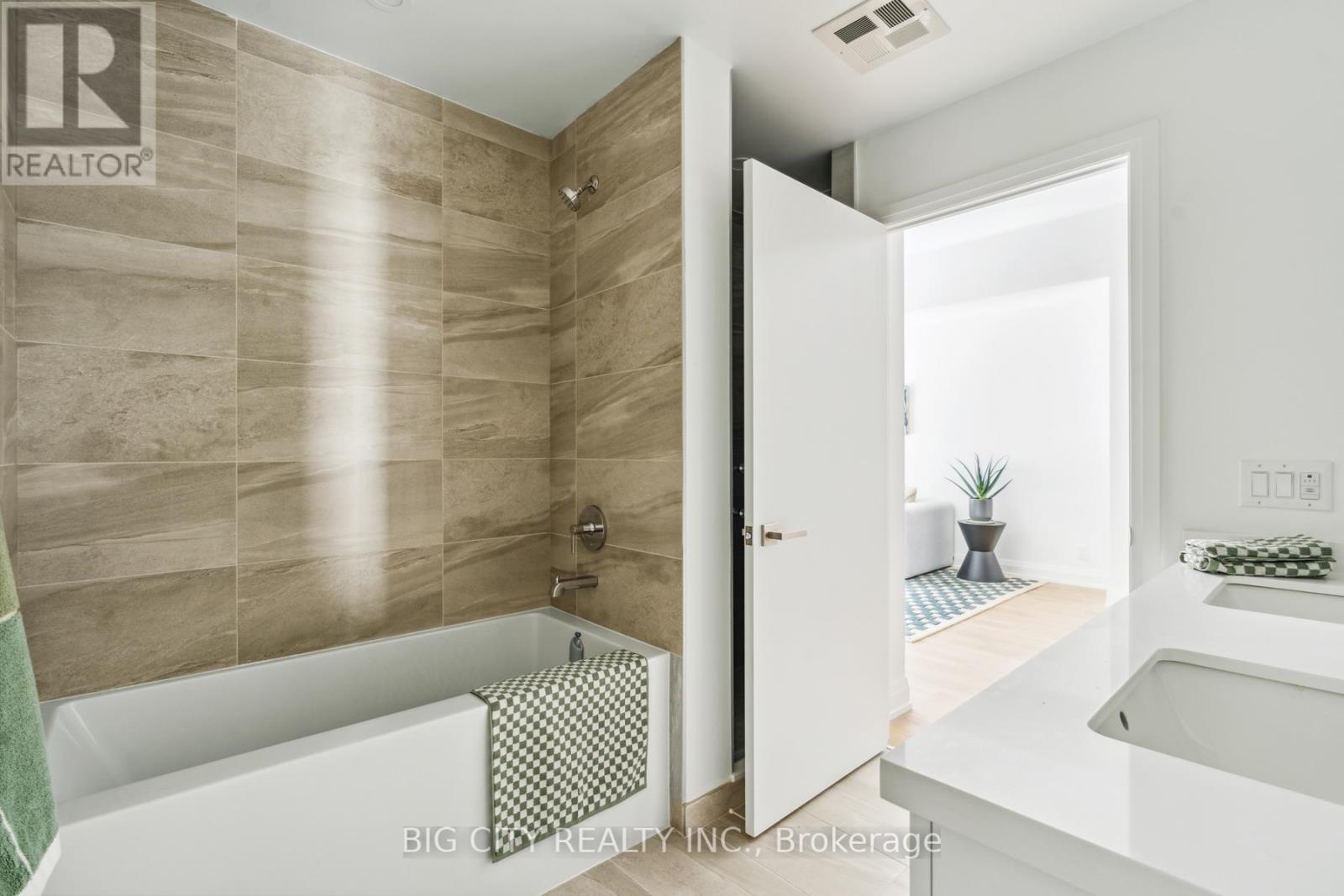 Photo 9 of 305 36 Brentcliffe Road, Toronto ON