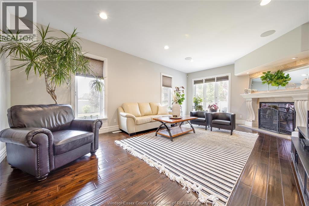 Photo 6 of 220 Selina, Lakeshore ON