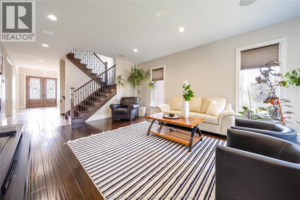 Photo 10 of 220 Selina, Lakeshore ON