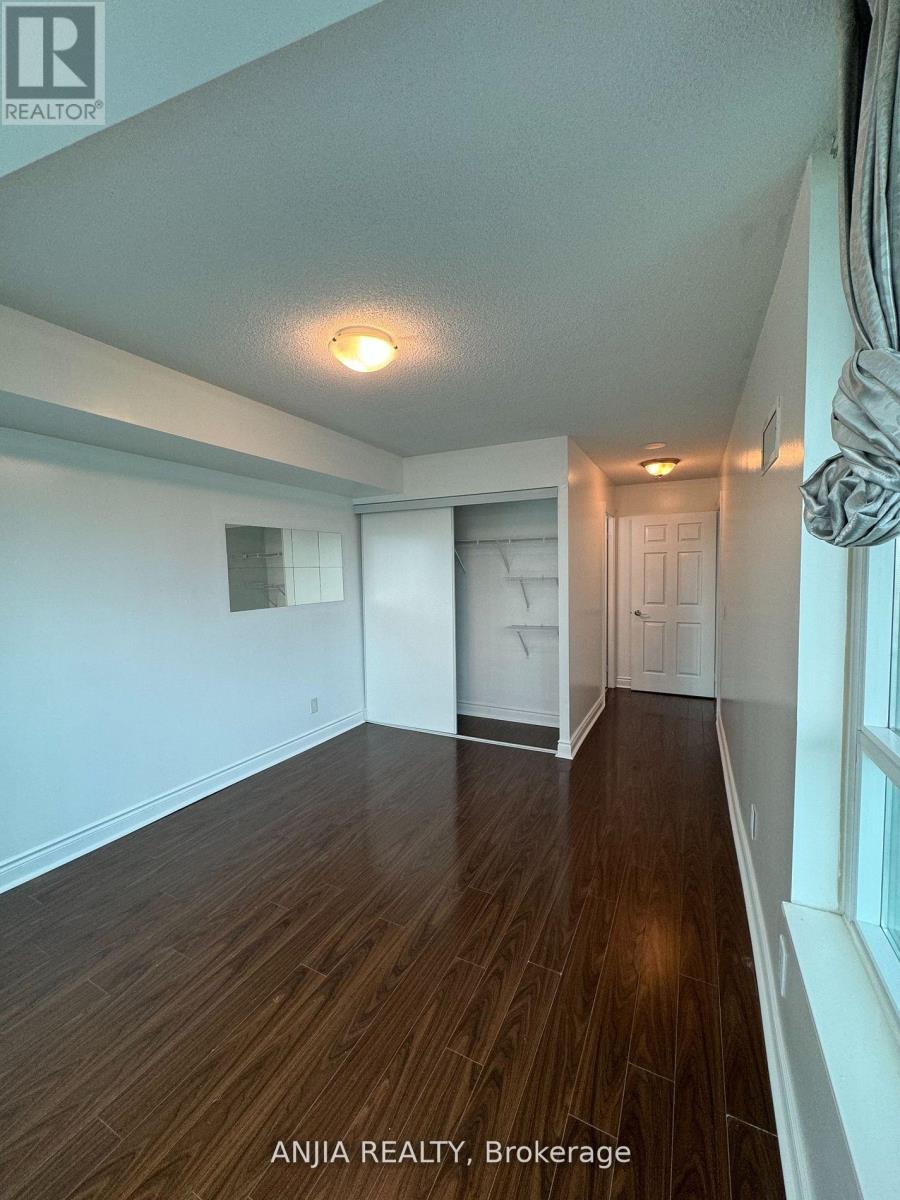 Photo 3 of 721 25 Greenview Avenue, Toronto ON