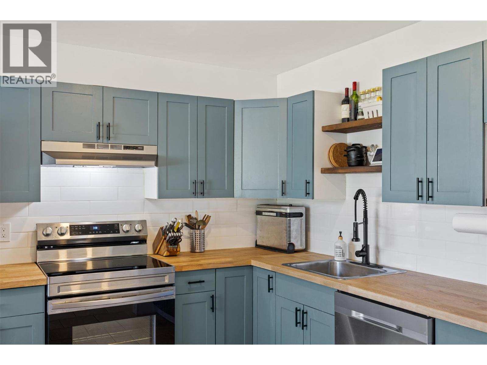 Photo 3 of 1697 Greenfield Avenue Unit 4, Kamloops BC