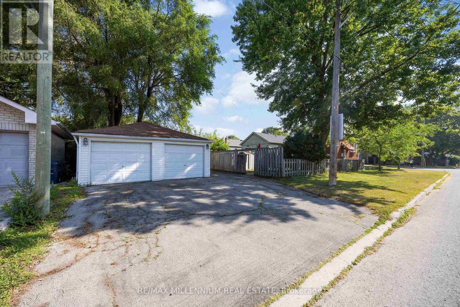 Photo 40 of 96 Phillip Avenue, Toronto ON