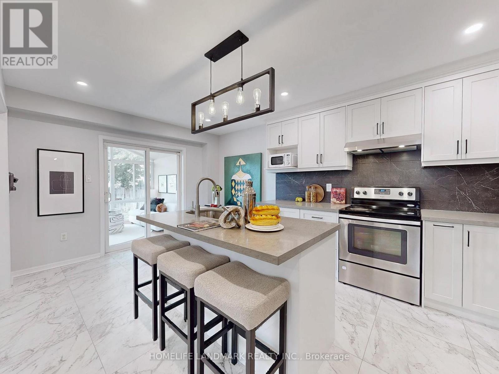 Photo 43 of 117 Toscana Drive, Whitby ON