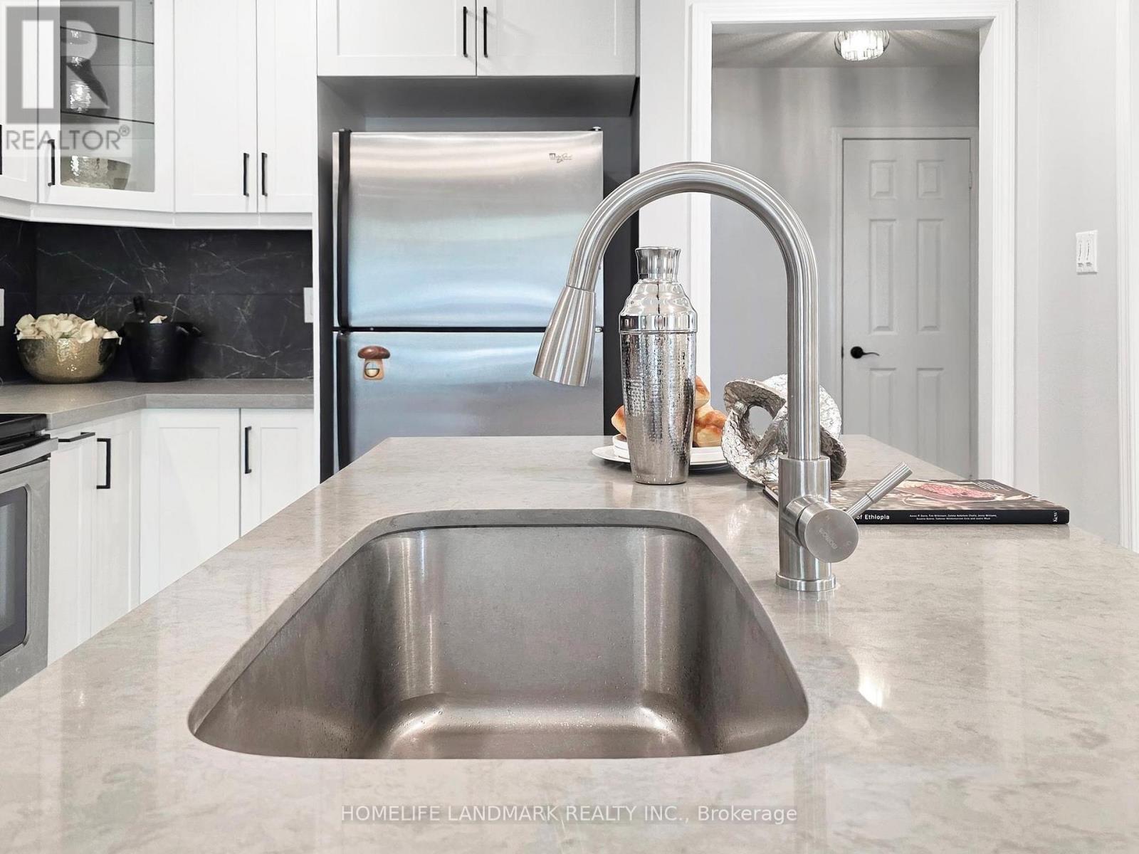 Photo 41 of 117 Toscana Drive, Whitby ON