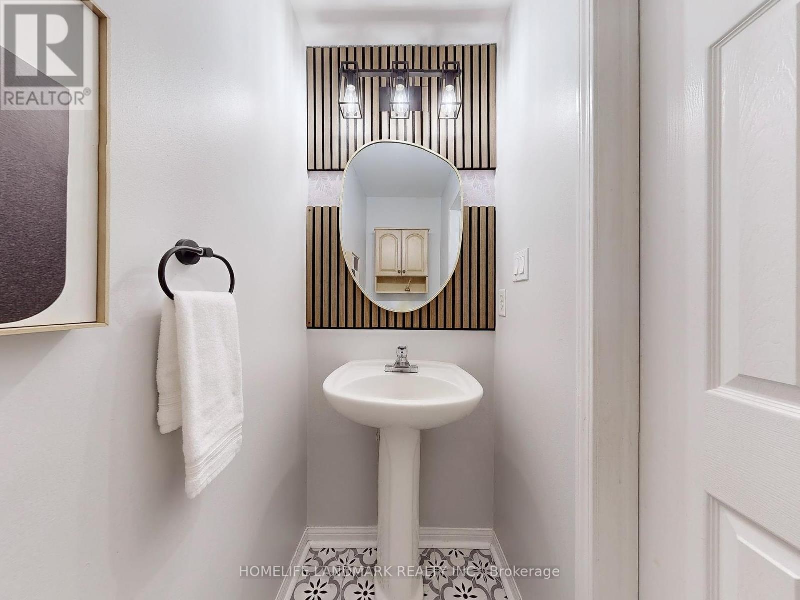 Photo 20 of 117 Toscana Drive, Whitby ON