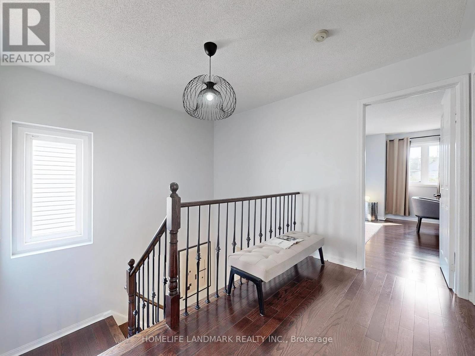 Photo 40 of 117 Toscana Drive, Whitby ON