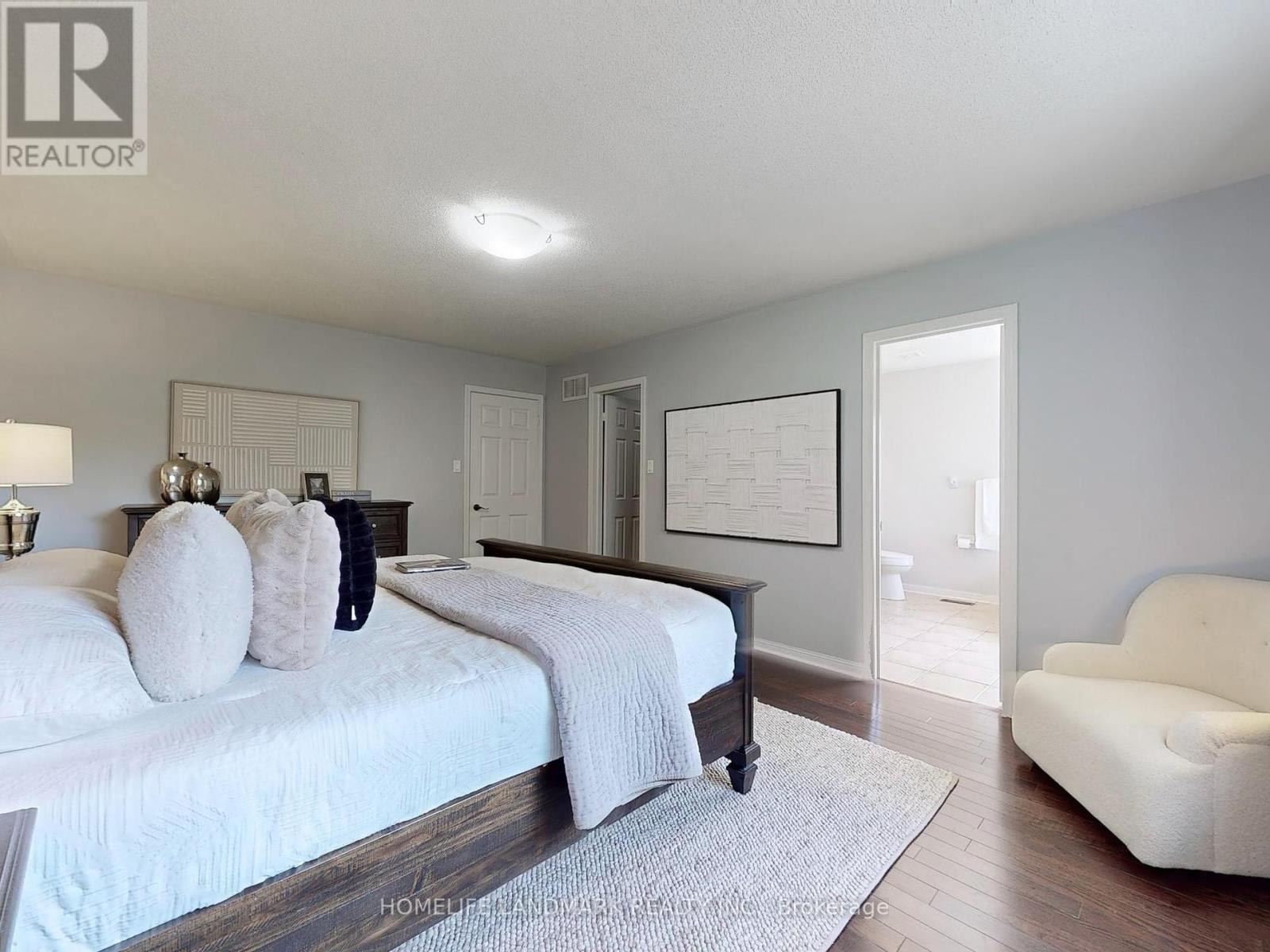 Photo 10 of 117 Toscana Drive, Whitby ON