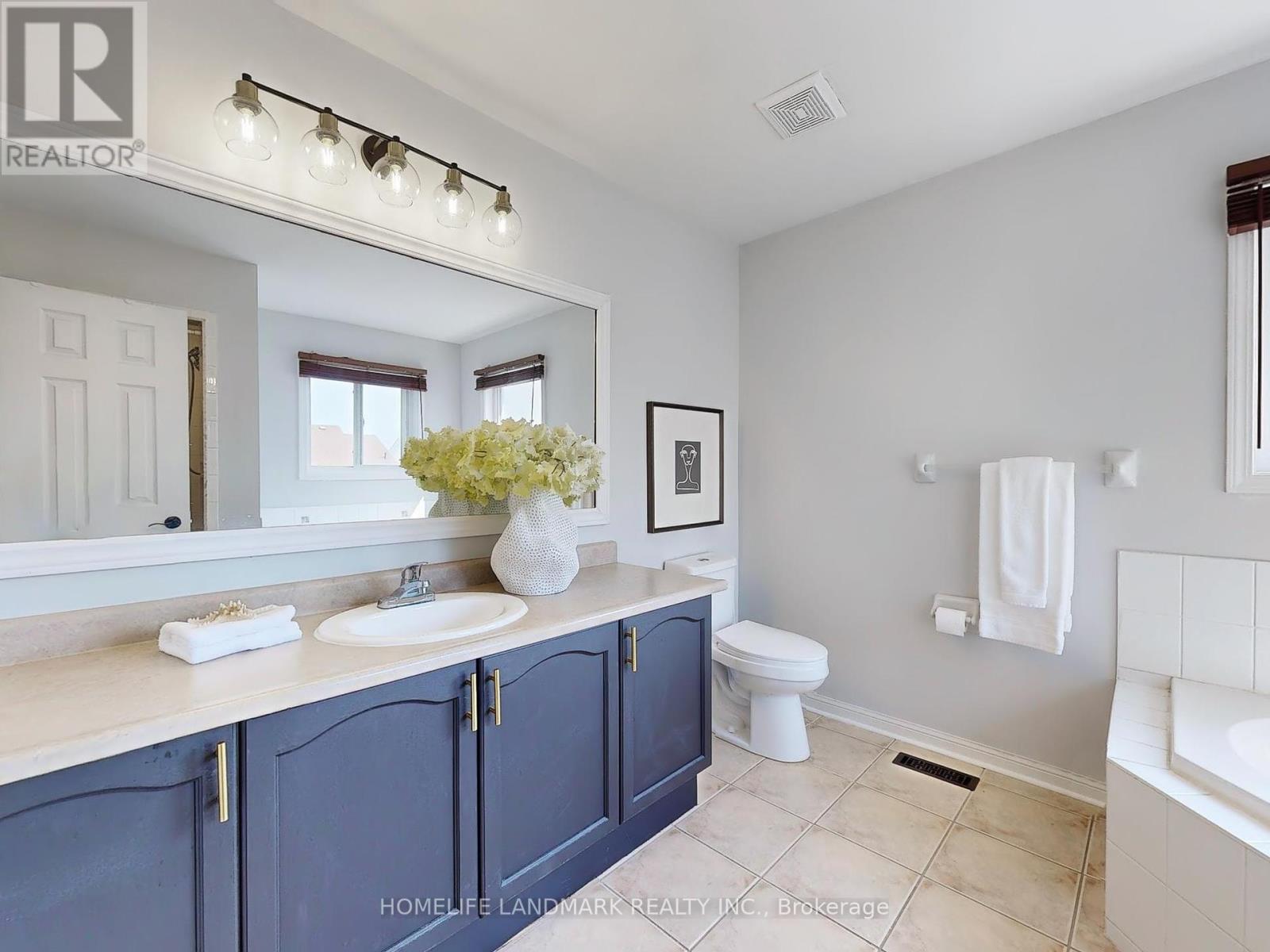 Photo 27 of 117 Toscana Drive, Whitby ON