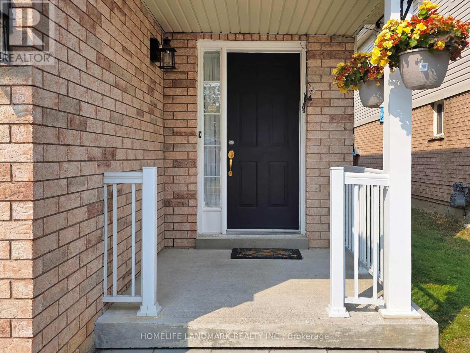 Photo 13 of 117 Toscana Drive, Whitby ON