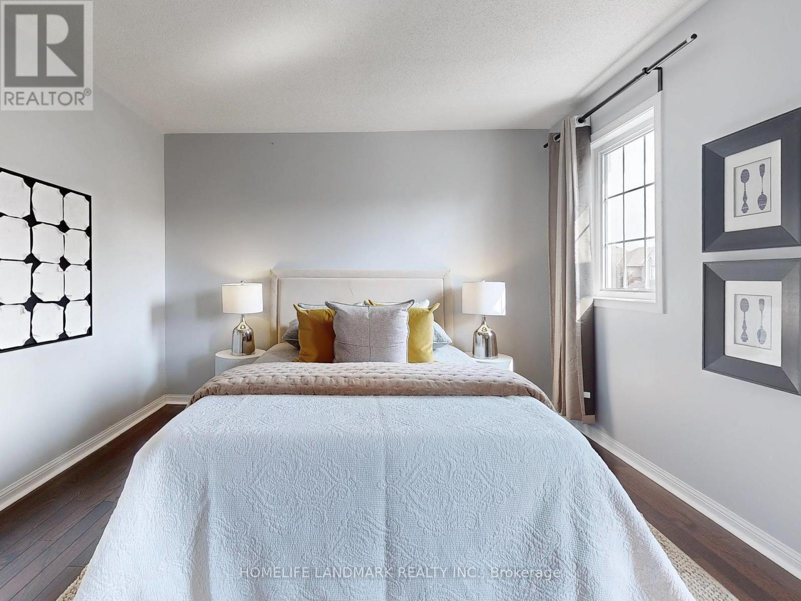 Photo 33 of 117 Toscana Drive, Whitby ON