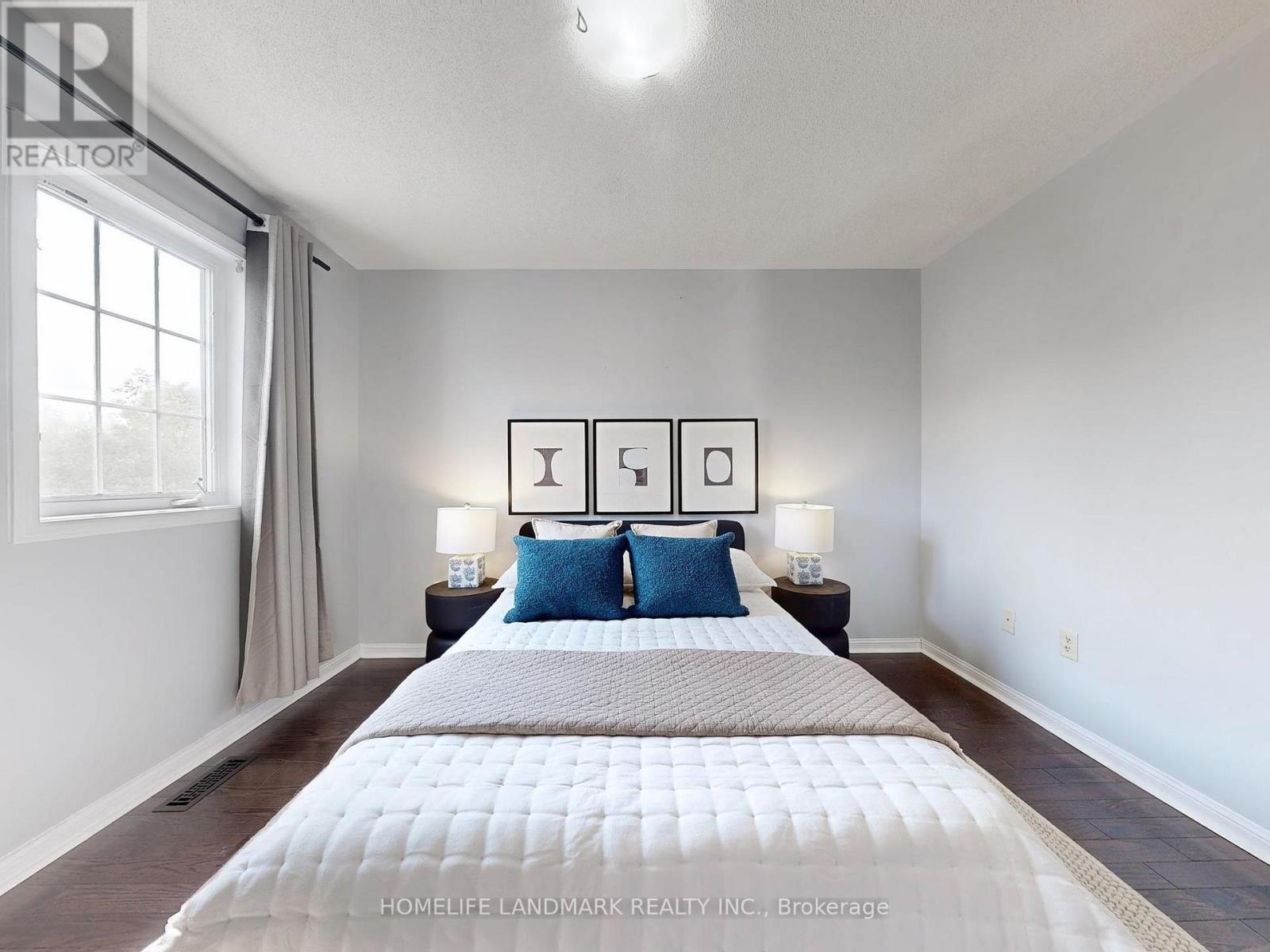 Photo 25 of 117 Toscana Drive, Whitby ON