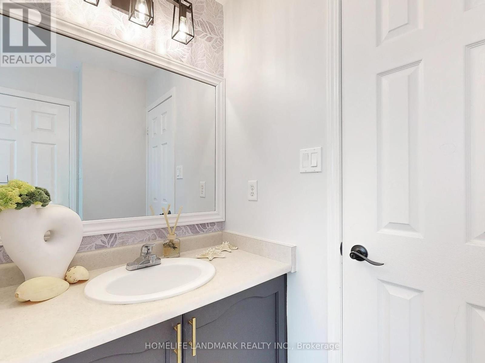 Photo 42 of 117 Toscana Drive, Whitby ON